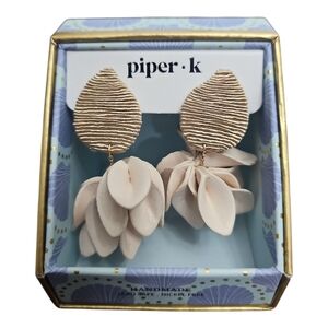 Piper Drop Cream Leaf‎ Earrings